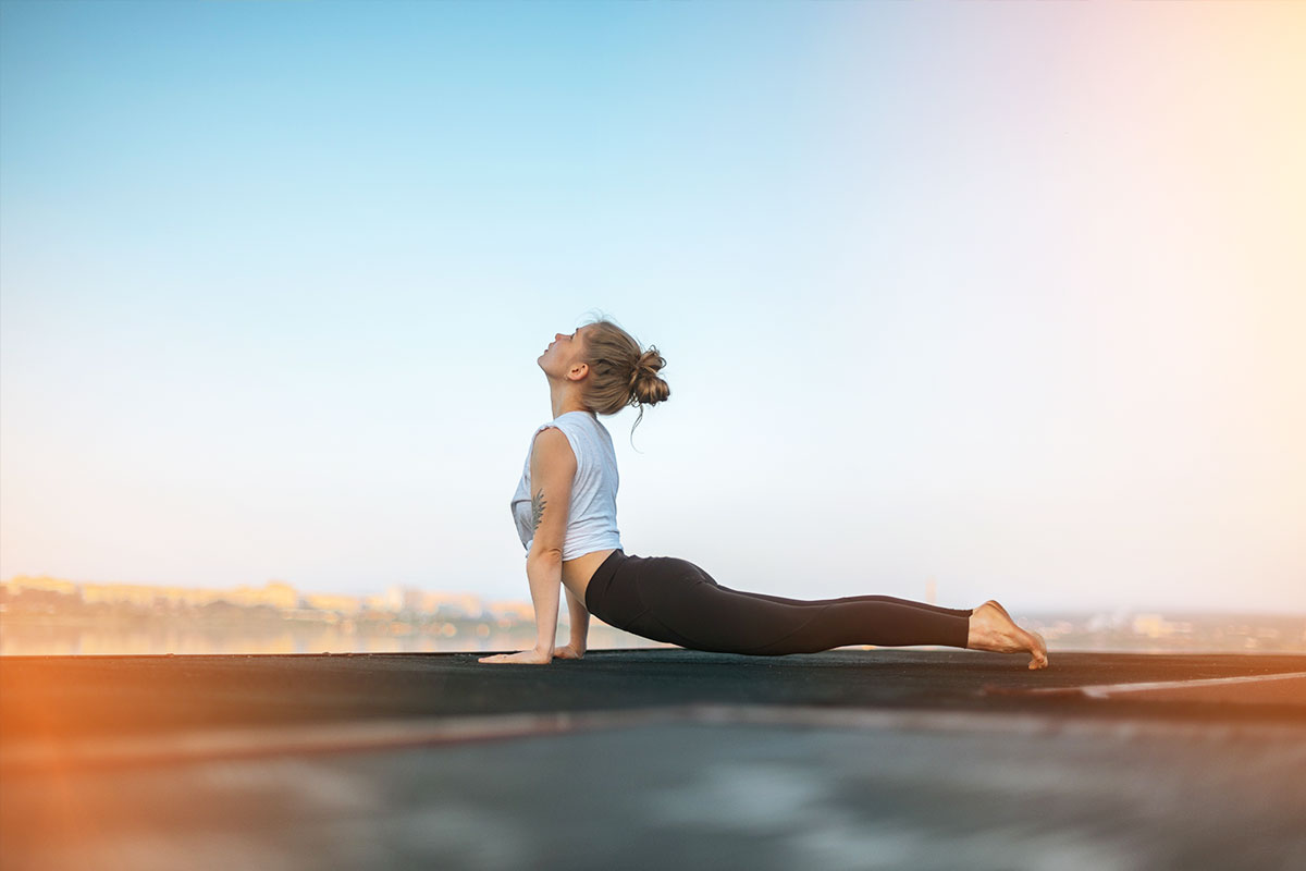 Chica practicando yoga