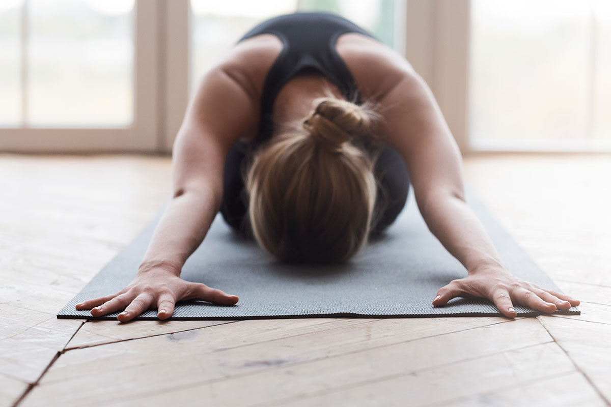 Chica practicando yoga