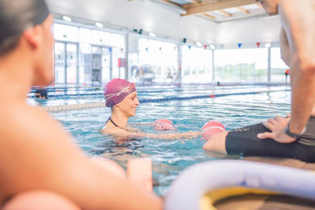 Practicar natación